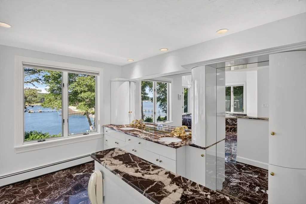 Photo of 168 Garrison Ln