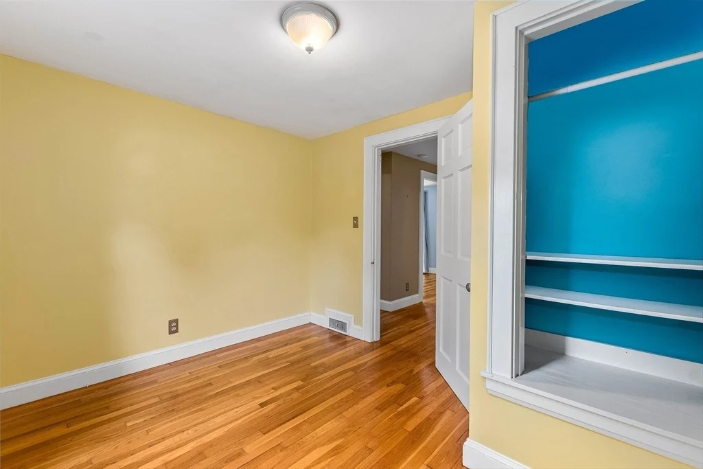Photo of 862 Pleasant Street