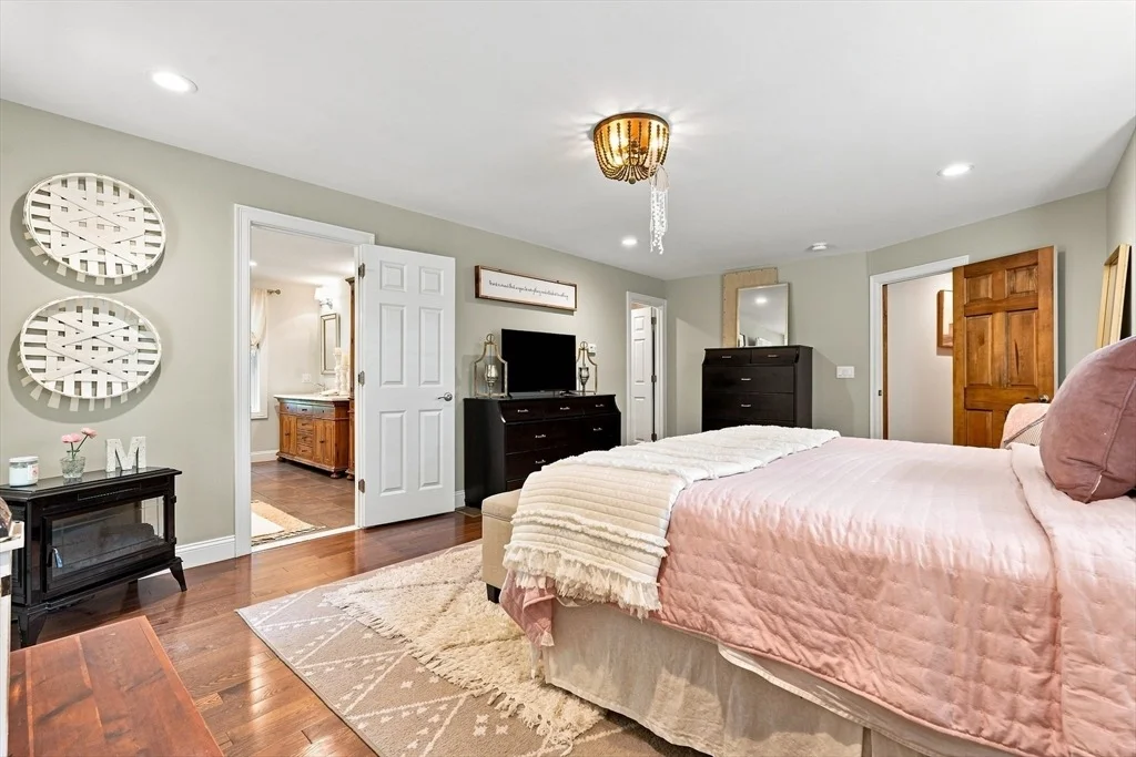 Photo of 51 Barton Ave