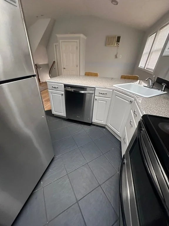 Photo of Unit B at 1295 Millbury St