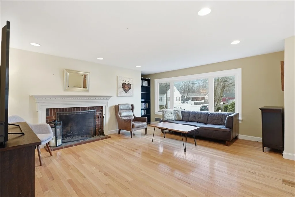 Photo of 9 Pinewood Ave