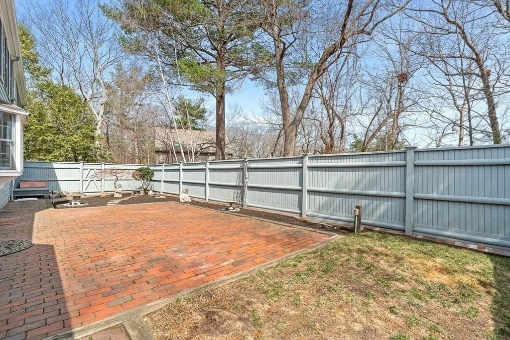 Photo of 2 Liberty Ln