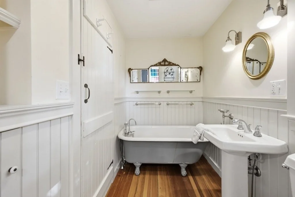Photo of 338 Clapp Road