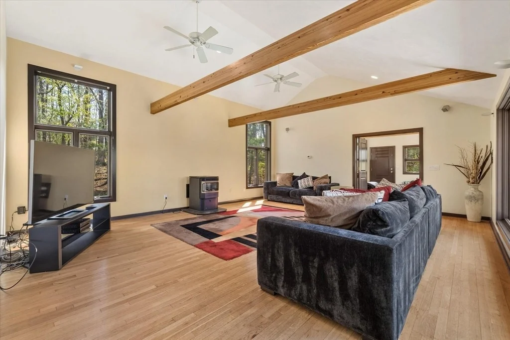 Photo of 35 Hickory Dr