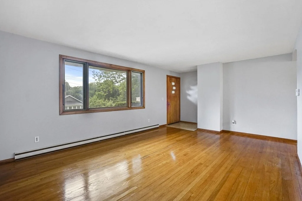 Photo of 185 Gardens Dr