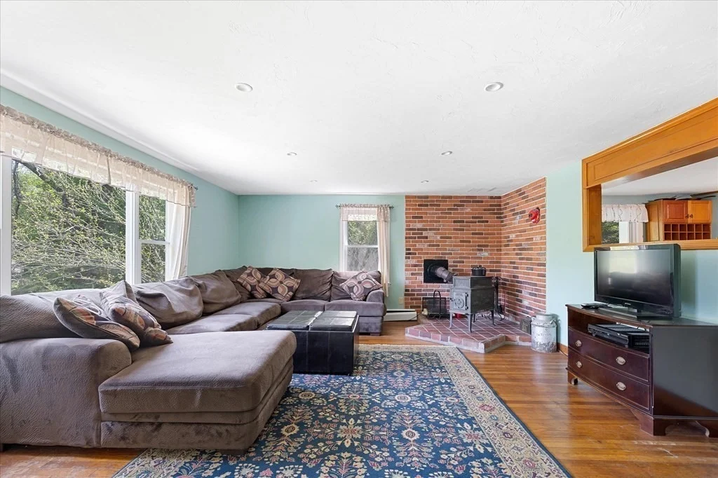 Photo of 34 Old Southbridge Rd