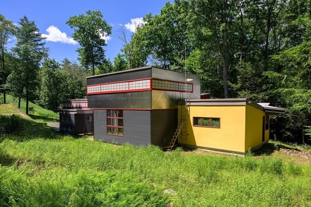 Photo of 2 Laurel Hill Dr