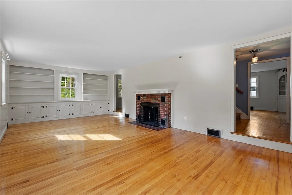 Photo of 31 Crestview Dr