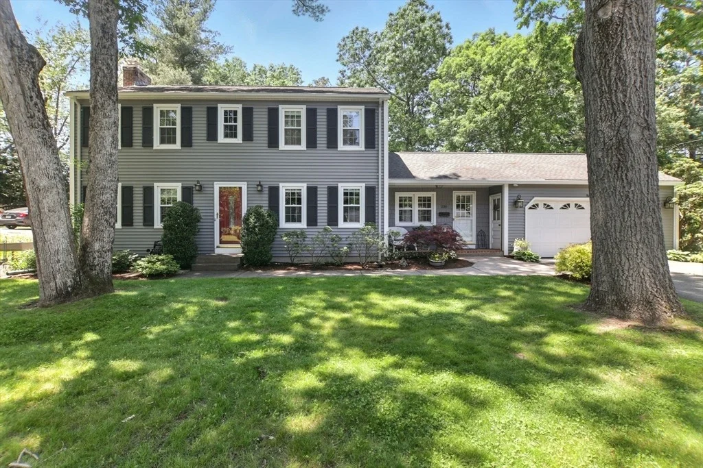 Photo of 230 Meadowlark Dr