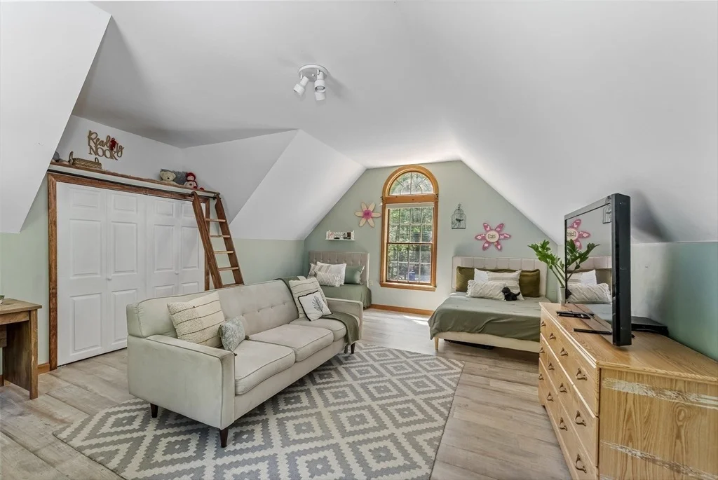 Photo of 43 Groton Road