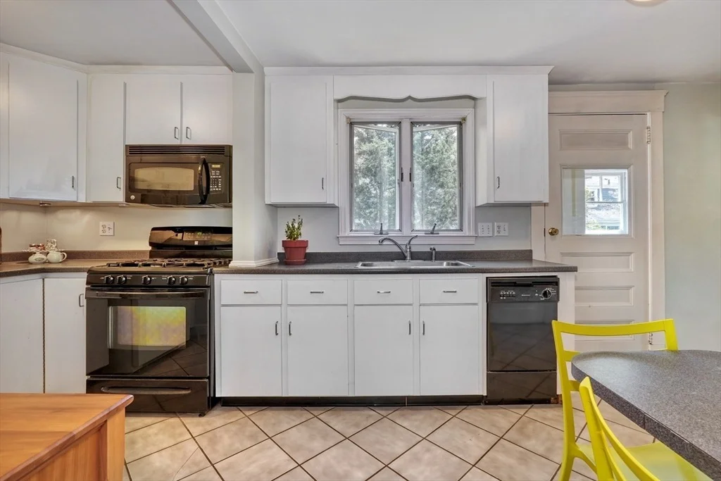 Photo of 17 Old Brook Cir