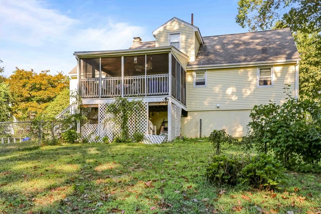 Photo of 400 River Rd