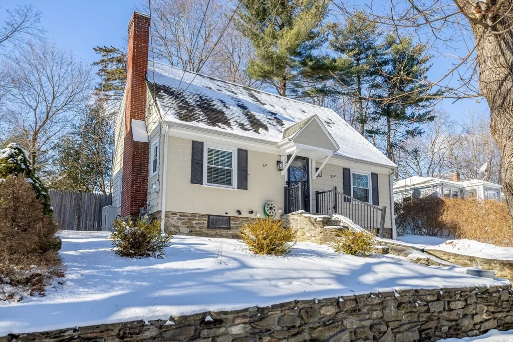 Photo of 23 Tiverton Parkway