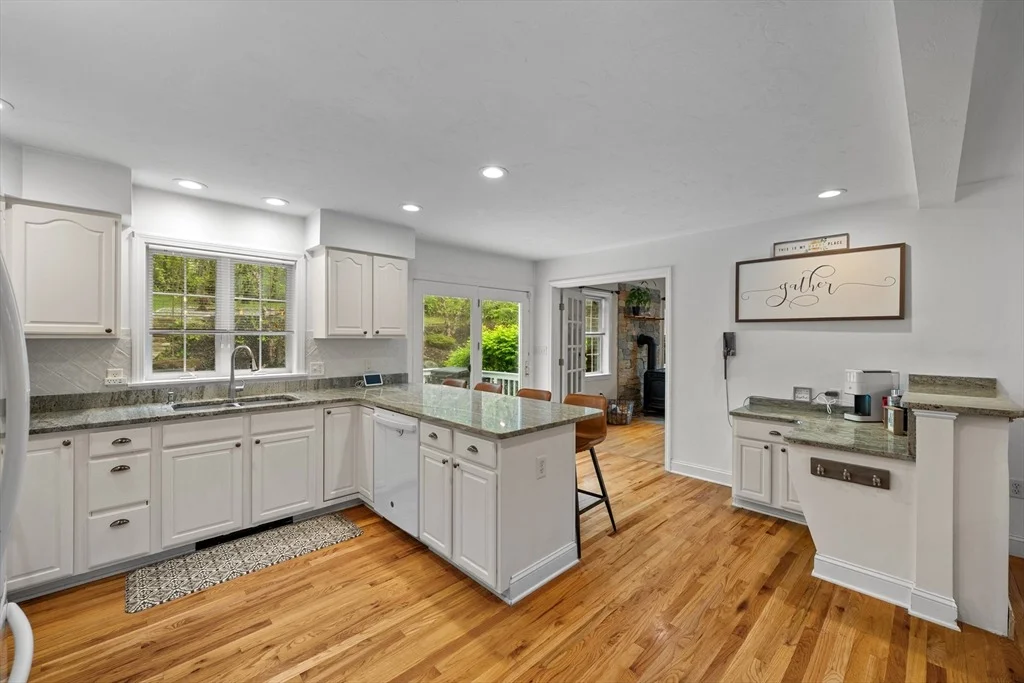 Photo of 13 Thompson Pond Rd