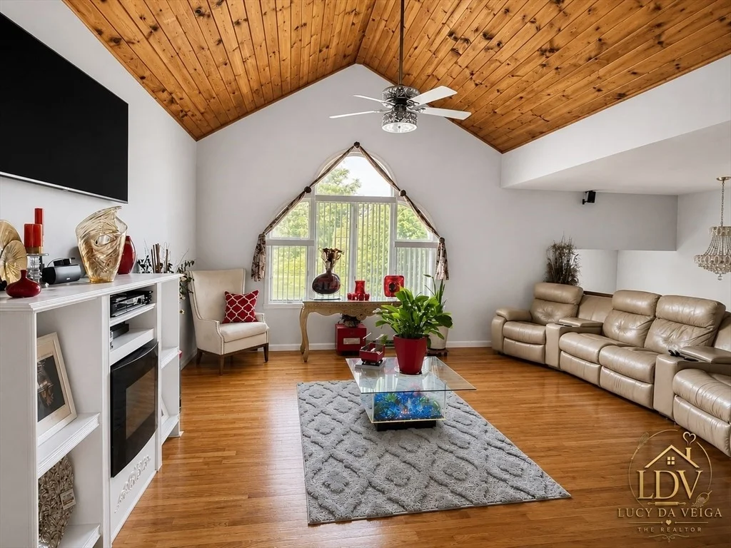 Photo of 252 Elizabeth Dr
