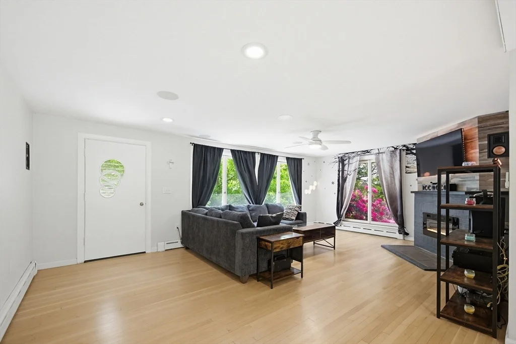 Photo of 101 Edgewater Dr