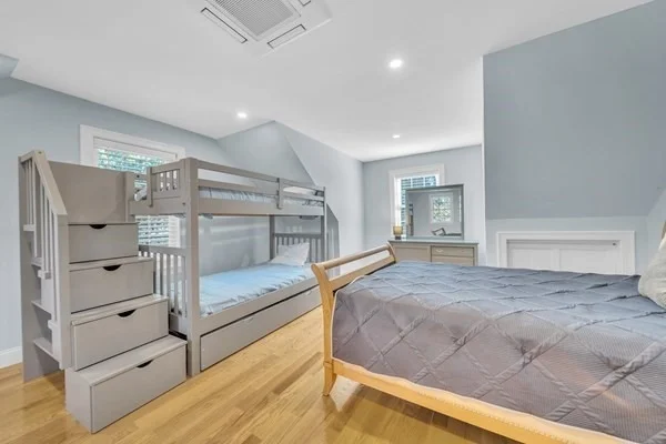 Photo of 35 Holbrook Ave