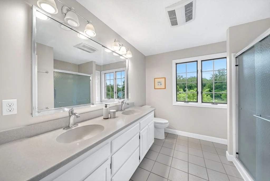 Photo of 4 Meadow Dr