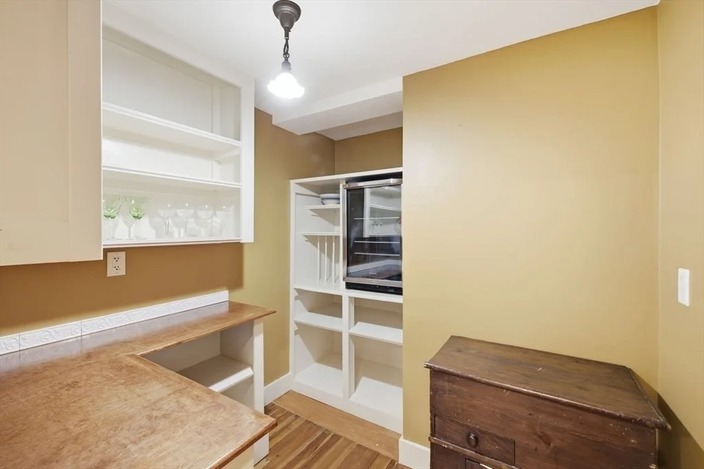Photo of 338 Clapp Road