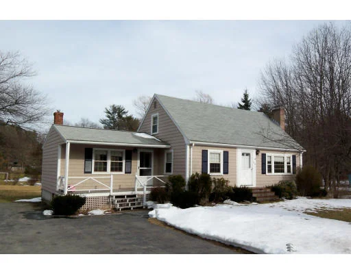 Photo of 396 Davis Road