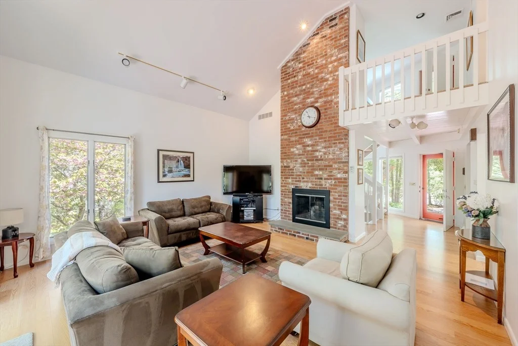 Photo of 41 Greensward Cir