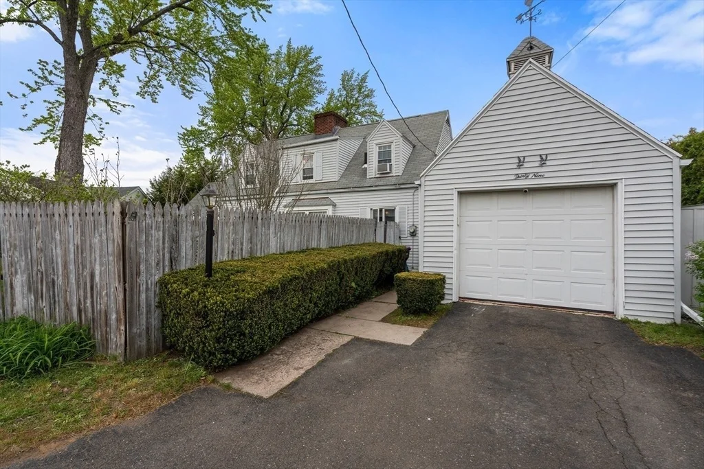 Photo of 39 Pleasant St