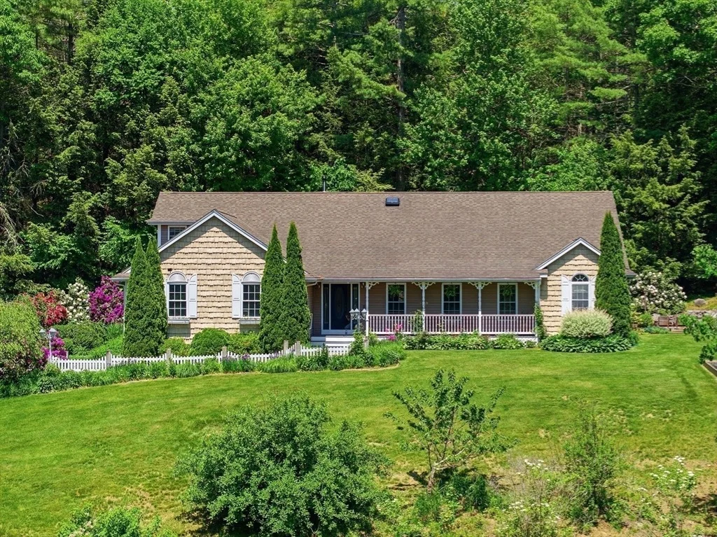 Photo of 493 Hubbardston Rd