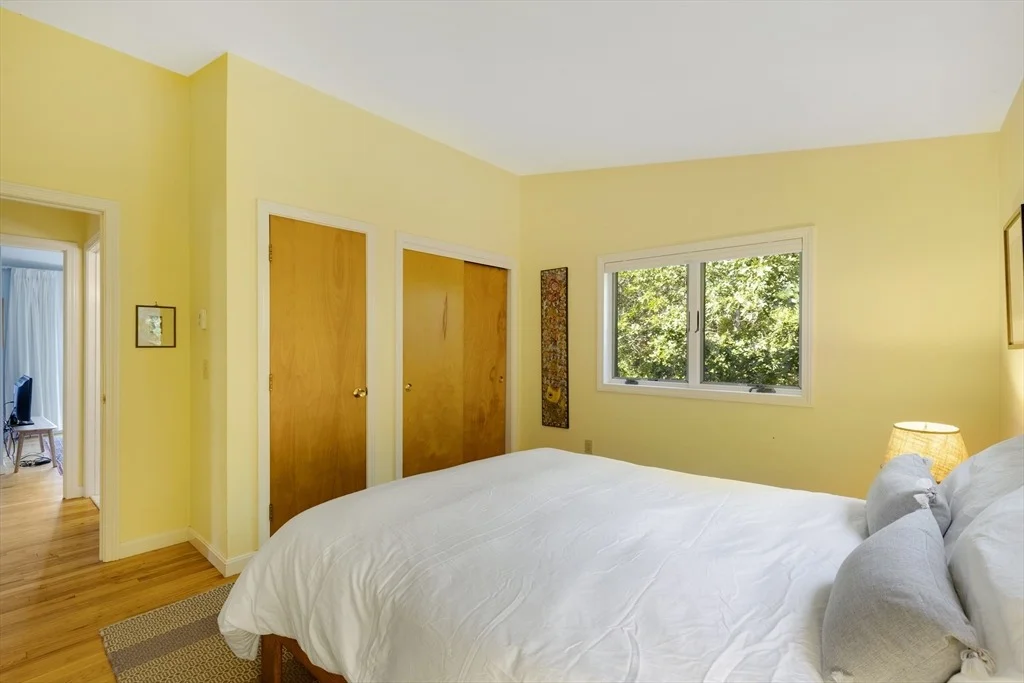 Photo of 225 Coles Neck Rd