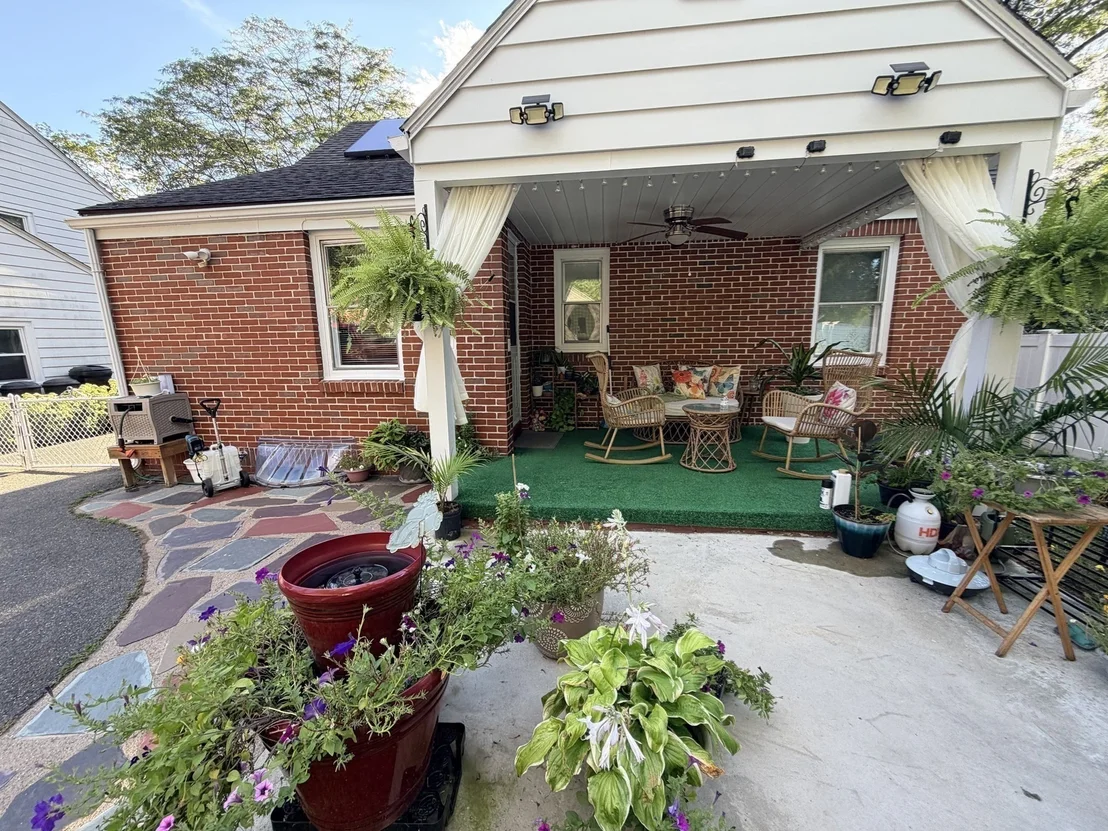 Photo of 169 Roosevelt Ave