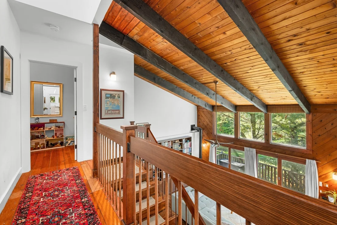 Photo of 136 N Pond Dr