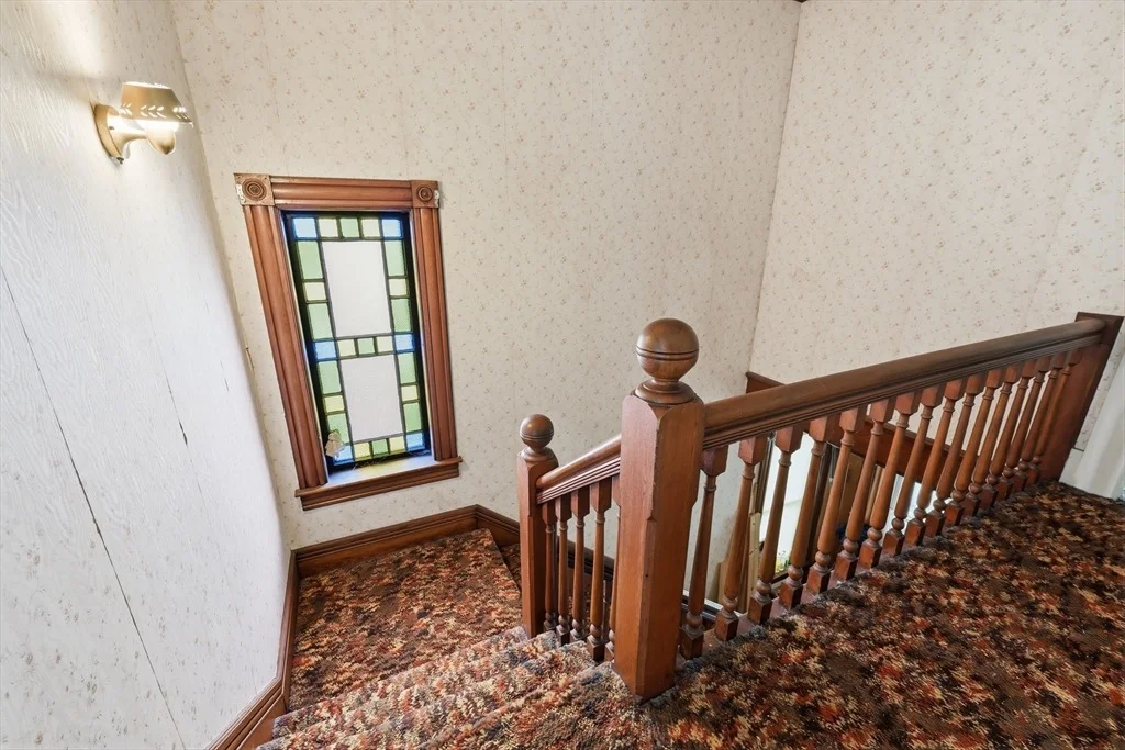 Photo of 84 Middlefield Rd