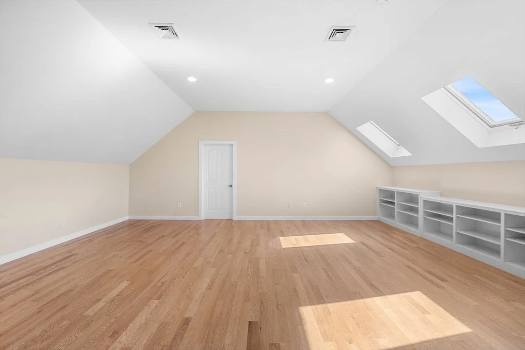 Photo of 102 River Rd
