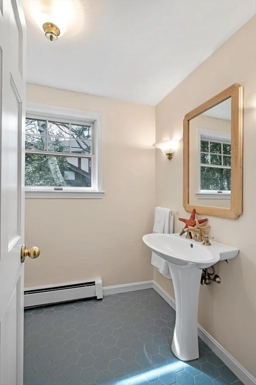 Photo of 170 Beacon St