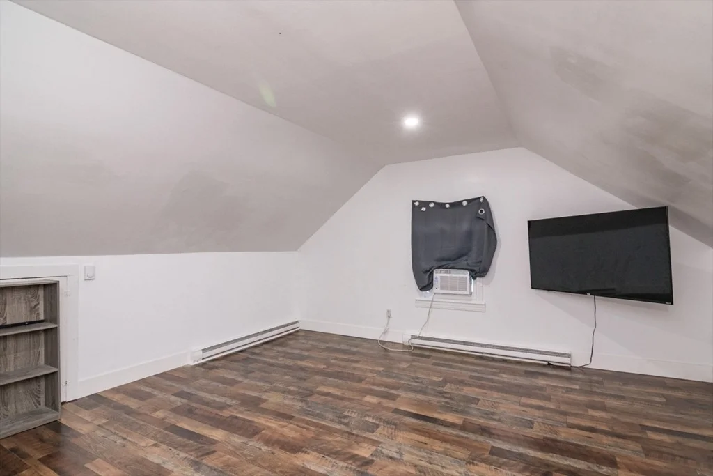 Photo of 379 Roosevelt Ave