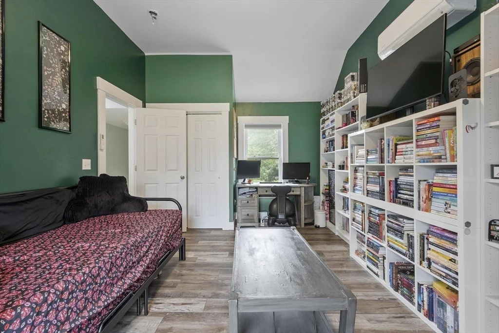 Photo of 180 Spring St