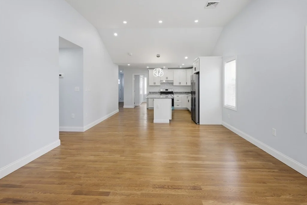 Photo of 489 Spring