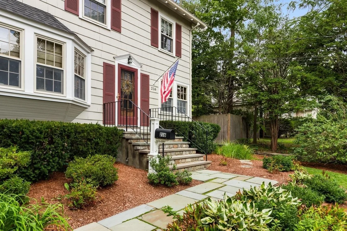 Photo of 216 Bellevue Rd