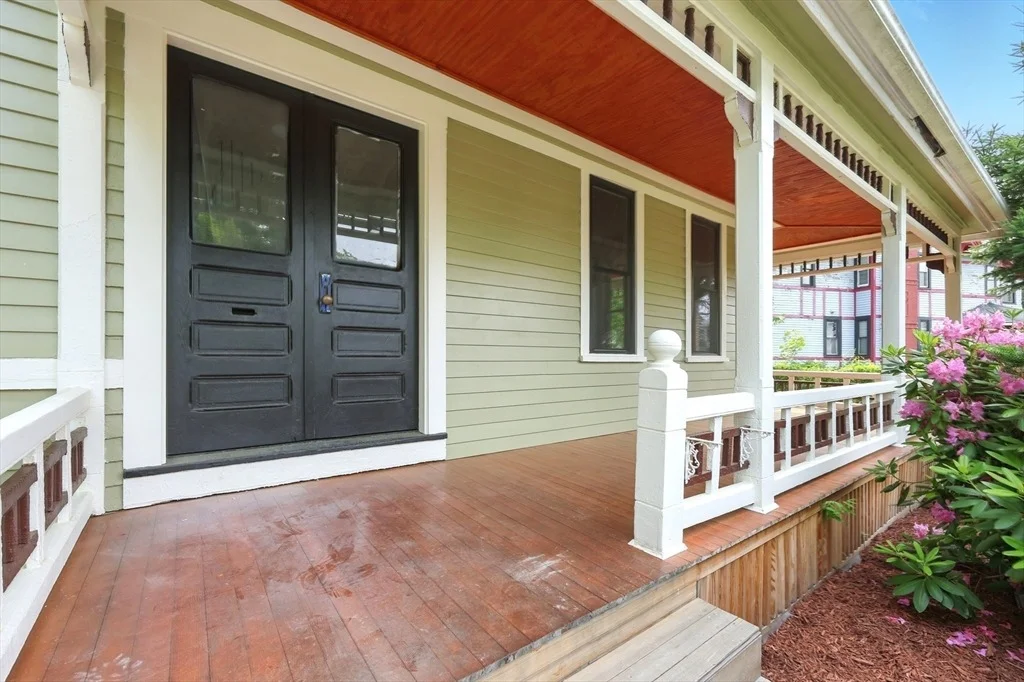 Photo of 163 Thompson St