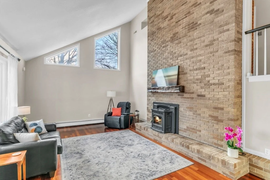 Photo of 11 Bonair Dr