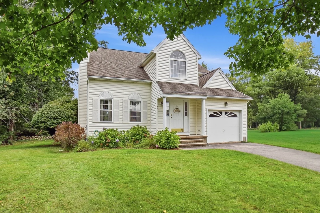 Photo of 72 Palomino Dr