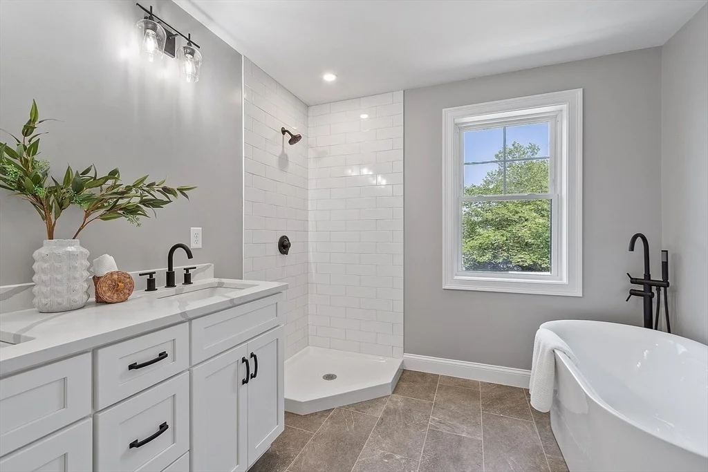 Photo of 383 Delano Rd