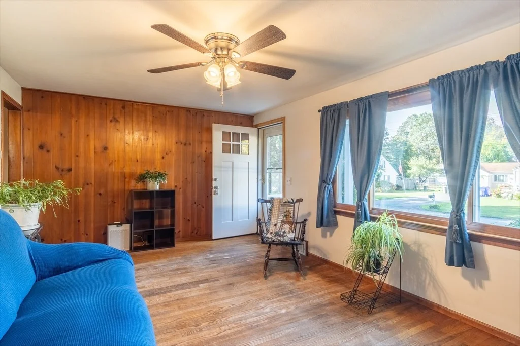Photo of 21 Meadowlark Ln