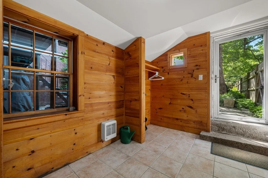 Photo of 33 Chestnut St
