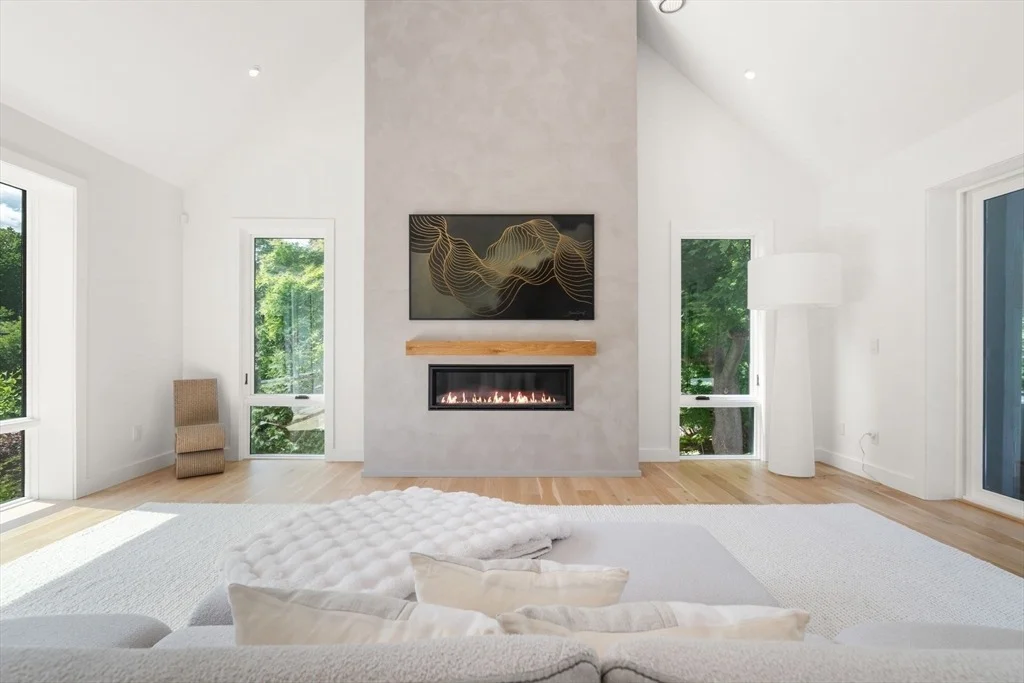 Photo of 21 White Oak Rd