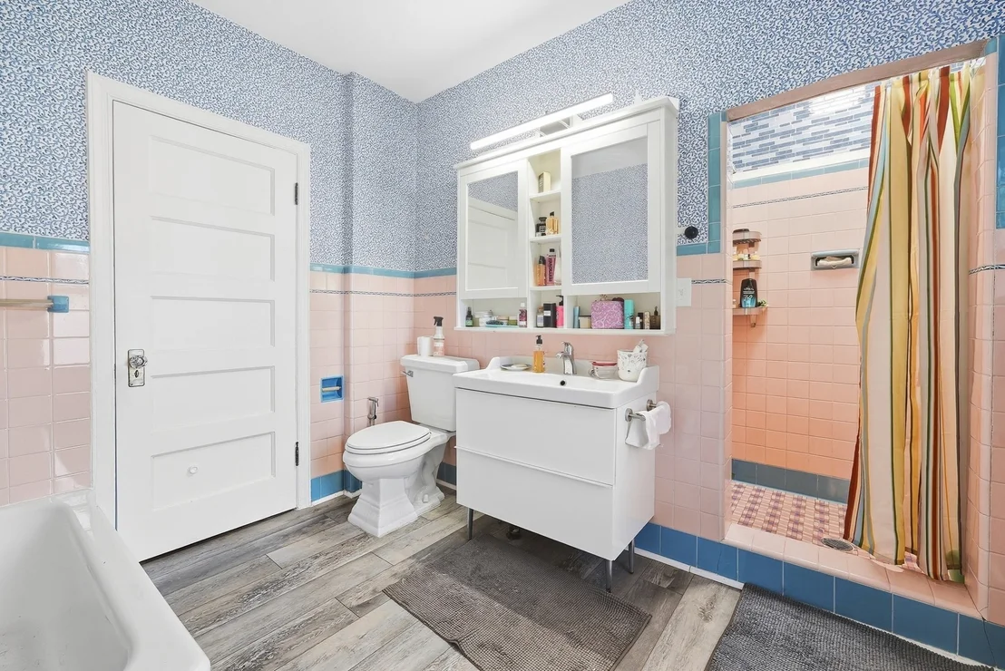Photo of 98 Bellevue Ave