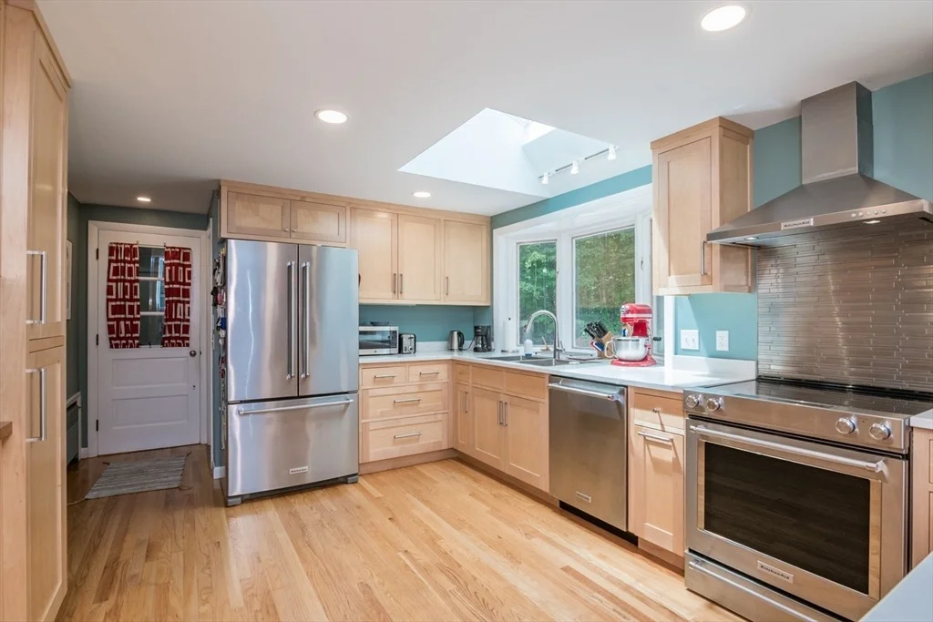 Photo of 669 Westhampton Rd