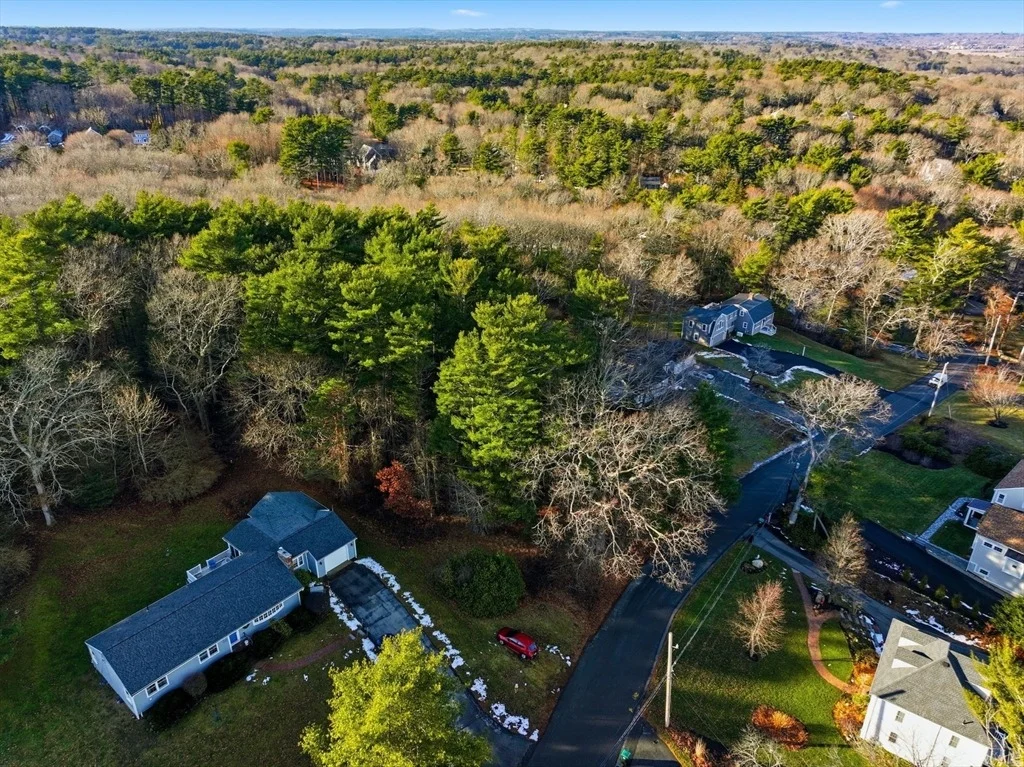 Photo of 44 Deerhill Ln