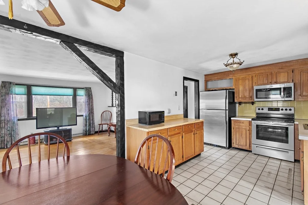 Photo of 11 Winnetuxet Rd