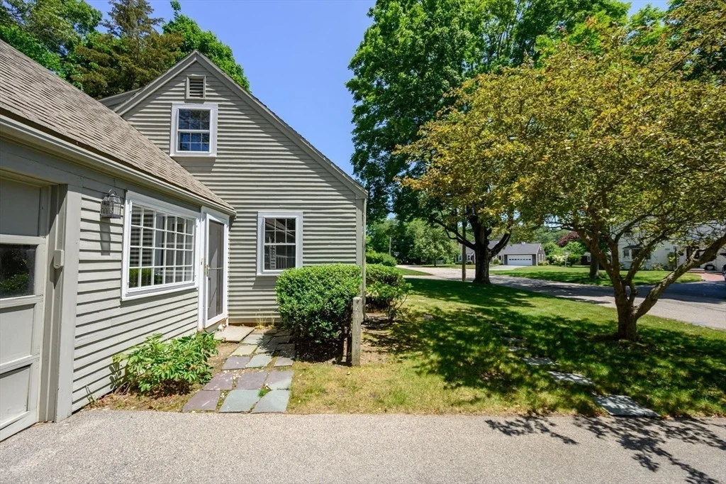 Photo of 30 Huntley Rd