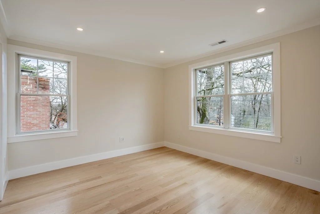Photo of 383 Marrett